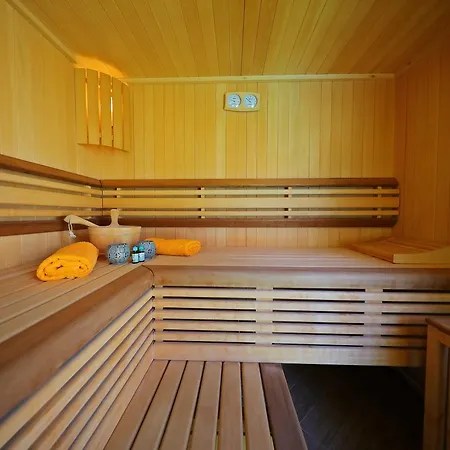 Mirakul アパート ザダル