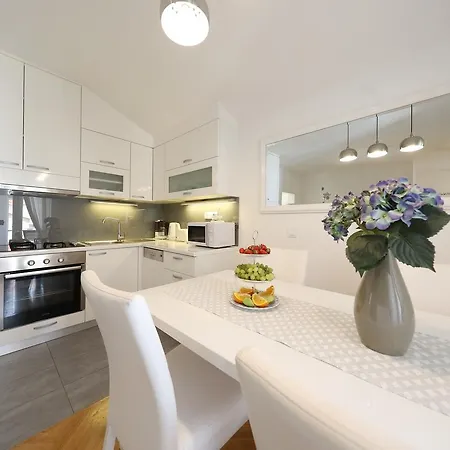 Apartment Mirakul *