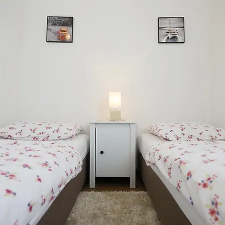 Mirakul アパート ザダル