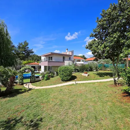 Mirakul Apartment