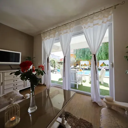 Mirakul アパート ザダル