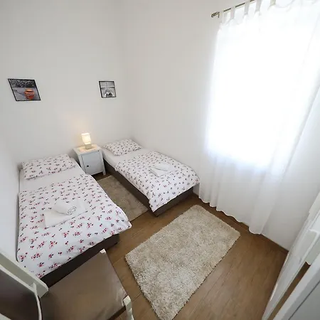 Mirakul Apartment *