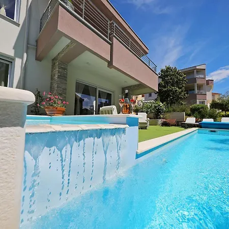 Mirakul アパート ザダル